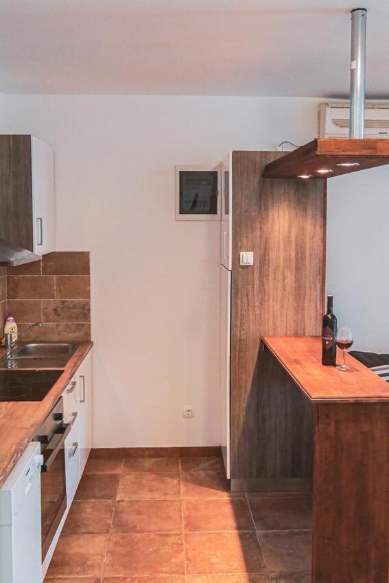Fully Renovated One Bedroom Apartment With A Seaview - A セヴィド エクステリア 写真