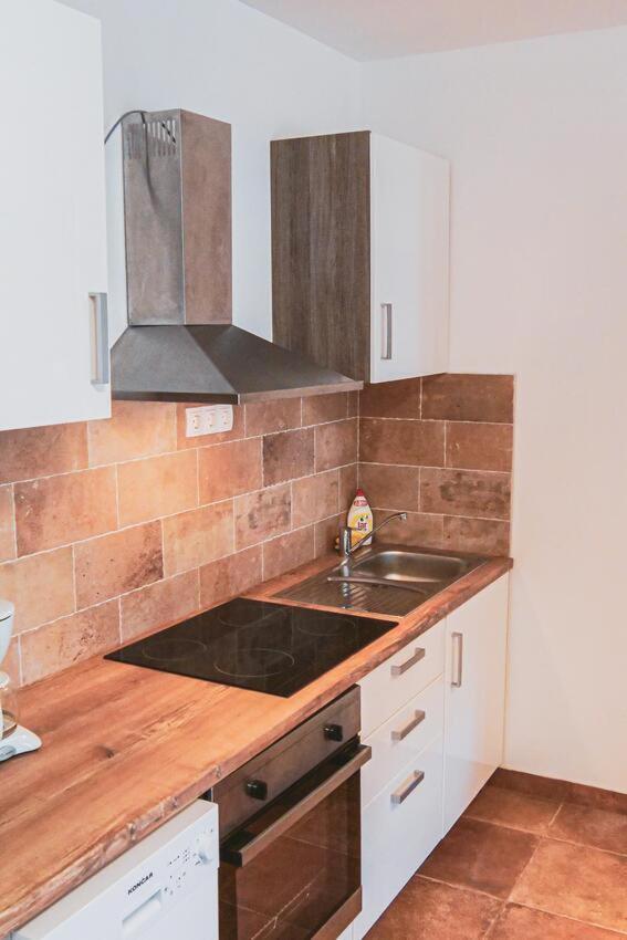 Fully Renovated One Bedroom Apartment With A Seaview - A セヴィド エクステリア 写真