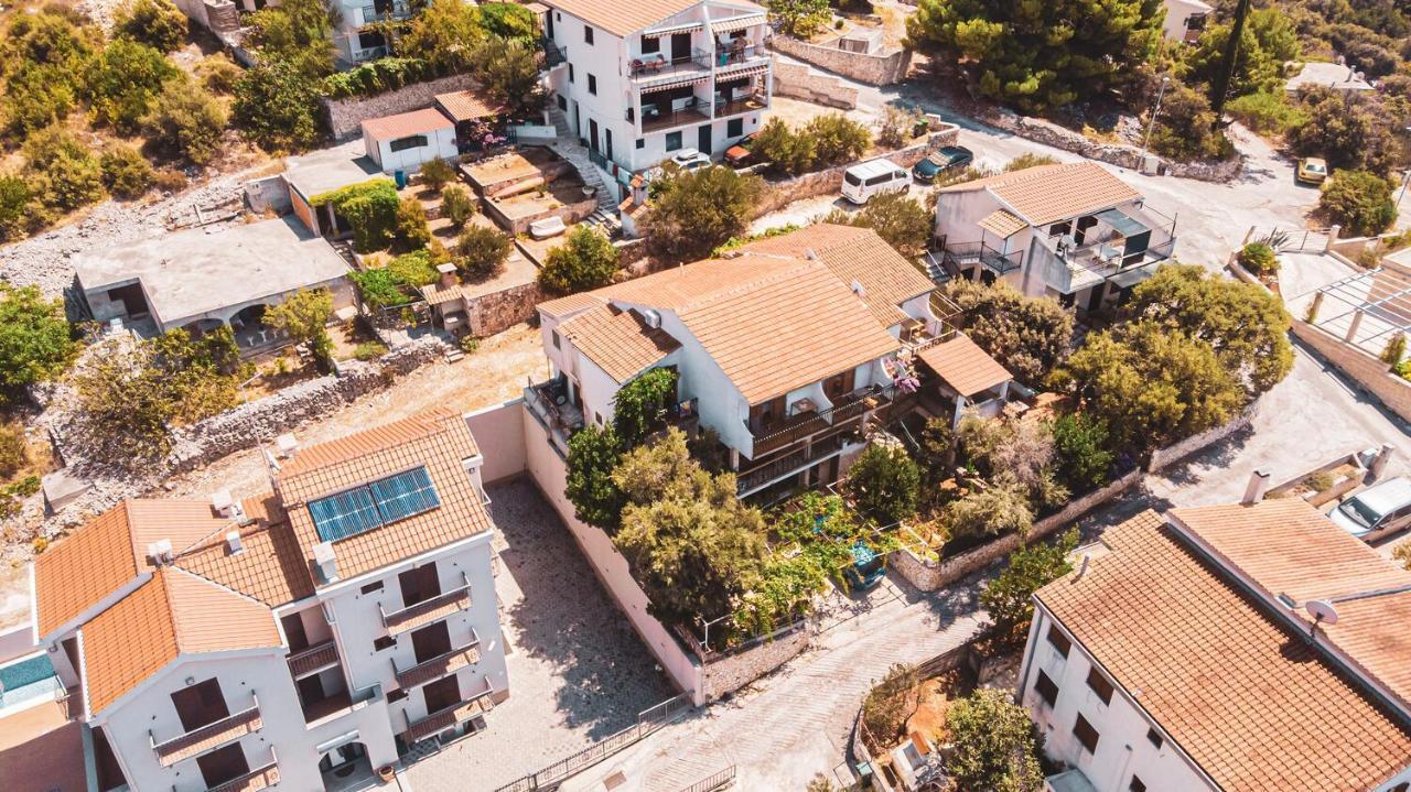 Fully Renovated One Bedroom Apartment With A Seaview - A セヴィド エクステリア 写真